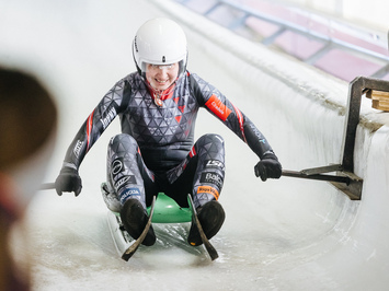 SIGULDĀ NOSKAIDROTI VETERĀNU SACENSĪBU UZVARĒTĀJI KAMANIŅU SPORTĀ