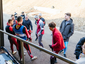 SIGULDĀ NOSKAIDROTI VETERĀNU SACENSĪBU UZVARĒTĀJI KAMANIŅU SPORTĀ