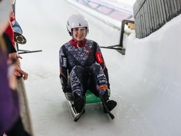 SIGULDĀ NOSKAIDROTI VETERĀNU SACENSĪBU UZVARĒTĀJI KAMANIŅU SPORTĀ