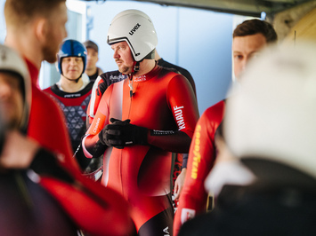 SIGULDĀ NOSKAIDROTI VETERĀNU SACENSĪBU UZVARĒTĀJI KAMANIŅU SPORTĀ