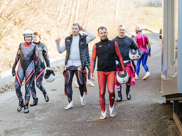 SIGULDĀ NOSKAIDROTI VETERĀNU SACENSĪBU UZVARĒTĀJI KAMANIŅU SPORTĀ