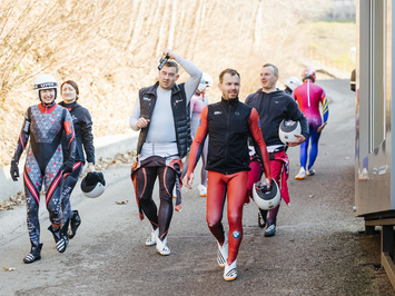 SIGULDĀ NOSKAIDROTI VETERĀNU SACENSĪBU UZVARĒTĀJI KAMANIŅU SPORTĀ