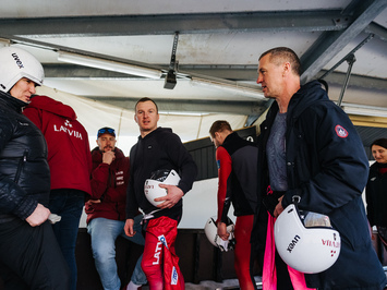 SIGULDĀ NOSKAIDROTI VETERĀNU SACENSĪBU UZVARĒTĀJI KAMANIŅU SPORTĀ