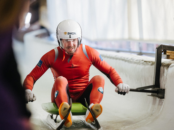 SIGULDĀ NOSKAIDROTI VETERĀNU SACENSĪBU UZVARĒTĀJI KAMANIŅU SPORTĀ