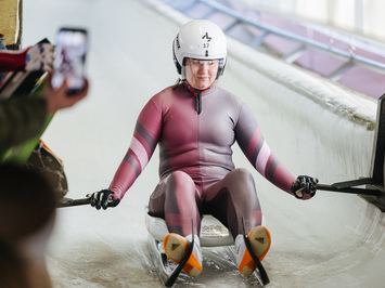 SIGULDĀ NOSKAIDROTI VETERĀNU SACENSĪBU UZVARĒTĀJI KAMANIŅU SPORTĀ