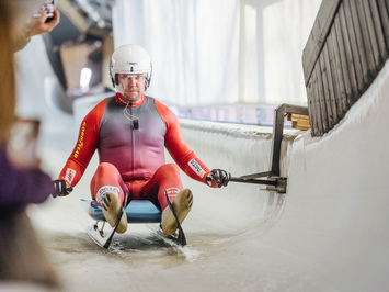 SIGULDĀ NOSKAIDROTI VETERĀNU SACENSĪBU UZVARĒTĀJI KAMANIŅU SPORTĀ