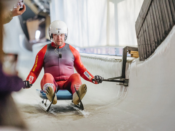 SIGULDĀ NOSKAIDROTI VETERĀNU SACENSĪBU UZVARĒTĀJI KAMANIŅU SPORTĀ