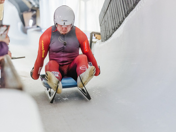 SIGULDĀ NOSKAIDROTI VETERĀNU SACENSĪBU UZVARĒTĀJI KAMANIŅU SPORTĀ