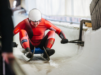 SIGULDĀ NOSKAIDROTI VETERĀNU SACENSĪBU UZVARĒTĀJI KAMANIŅU SPORTĀ
