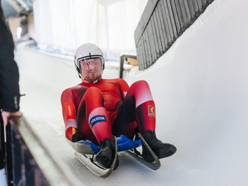 SIGULDĀ NOSKAIDROTI VETERĀNU SACENSĪBU UZVARĒTĀJI KAMANIŅU SPORTĀ