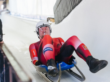 SIGULDĀ NOSKAIDROTI VETERĀNU SACENSĪBU UZVARĒTĀJI KAMANIŅU SPORTĀ