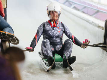 SIGULDĀ NOSKAIDROTI VETERĀNU SACENSĪBU UZVARĒTĀJI KAMANIŅU SPORTĀ