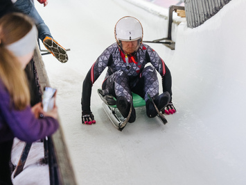 SIGULDĀ NOSKAIDROTI VETERĀNU SACENSĪBU UZVARĒTĀJI KAMANIŅU SPORTĀ