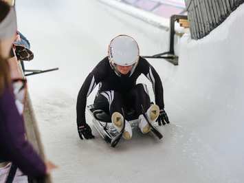 SIGULDĀ NOSKAIDROTI VETERĀNU SACENSĪBU UZVARĒTĀJI KAMANIŅU SPORTĀ