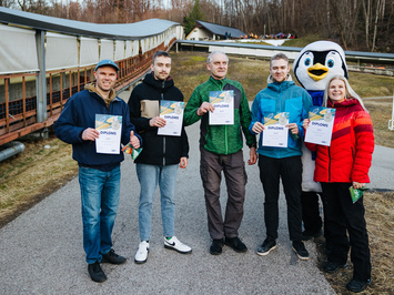 SIGULDĀ NOSKAIDROTI VETERĀNU SACENSĪBU UZVARĒTĀJI KAMANIŅU SPORTĀ