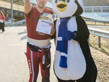SIGULDĀ NOSKAIDROTI VETERĀNU SACENSĪBU UZVARĒTĀJI KAMANIŅU SPORTĀ