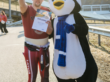 SIGULDĀ NOSKAIDROTI VETERĀNU SACENSĪBU UZVARĒTĀJI KAMANIŅU SPORTĀ