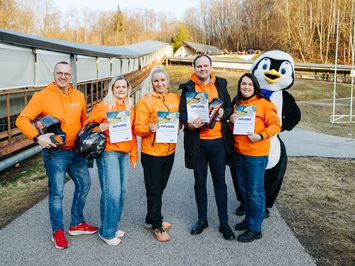 SIGULDĀ NOSKAIDROTI VETERĀNU SACENSĪBU UZVARĒTĀJI KAMANIŅU SPORTĀ