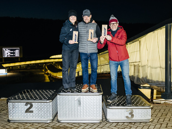 SIGULDĀ NOSKAIDROTI VETERĀNU SACENSĪBU UZVARĒTĀJI KAMANIŅU SPORTĀ