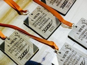 SIGULDĀ NOSKAIDROTI VETERĀNU SACENSĪBU UZVARĒTĀJI KAMANIŅU SPORTĀ