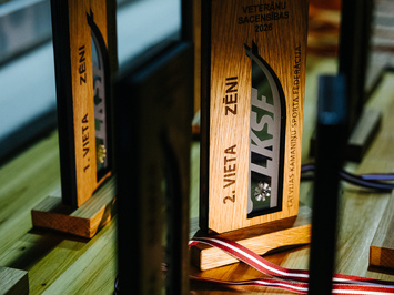 SIGULDĀ NOSKAIDROTI VETERĀNU SACENSĪBU UZVARĒTĀJI KAMANIŅU SPORTĀ