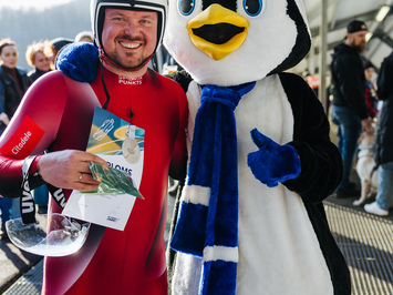 SIGULDĀ NOSKAIDROTI VETERĀNU SACENSĪBU UZVARĒTĀJI KAMANIŅU SPORTĀ