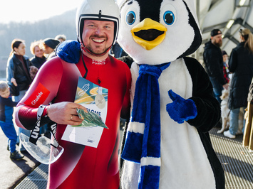 SIGULDĀ NOSKAIDROTI VETERĀNU SACENSĪBU UZVARĒTĀJI KAMANIŅU SPORTĀ