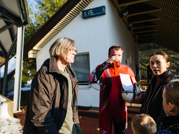 SIGULDĀ NOSKAIDROTI VETERĀNU SACENSĪBU UZVARĒTĀJI KAMANIŅU SPORTĀ