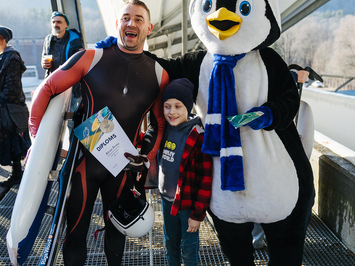 SIGULDĀ NOSKAIDROTI VETERĀNU SACENSĪBU UZVARĒTĀJI KAMANIŅU SPORTĀ