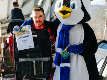 SIGULDĀ NOSKAIDROTI VETERĀNU SACENSĪBU UZVARĒTĀJI KAMANIŅU SPORTĀ