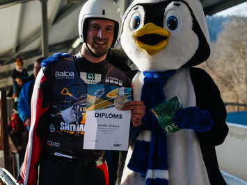 SIGULDĀ NOSKAIDROTI VETERĀNU SACENSĪBU UZVARĒTĀJI KAMANIŅU SPORTĀ