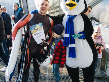 SIGULDĀ NOSKAIDROTI VETERĀNU SACENSĪBU UZVARĒTĀJI KAMANIŅU SPORTĀ