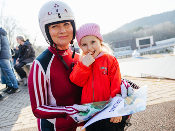 SIGULDĀ NOSKAIDROTI VETERĀNU SACENSĪBU UZVARĒTĀJI KAMANIŅU SPORTĀ