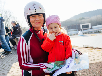 SIGULDĀ NOSKAIDROTI VETERĀNU SACENSĪBU UZVARĒTĀJI KAMANIŅU SPORTĀ