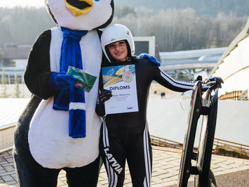 SIGULDĀ NOSKAIDROTI VETERĀNU SACENSĪBU UZVARĒTĀJI KAMANIŅU SPORTĀ