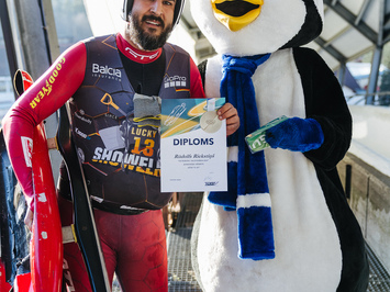 SIGULDĀ NOSKAIDROTI VETERĀNU SACENSĪBU UZVARĒTĀJI KAMANIŅU SPORTĀ