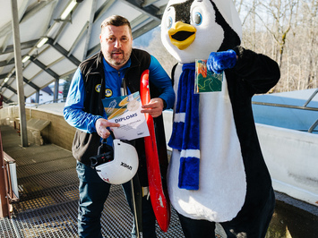 SIGULDĀ NOSKAIDROTI VETERĀNU SACENSĪBU UZVARĒTĀJI KAMANIŅU SPORTĀ