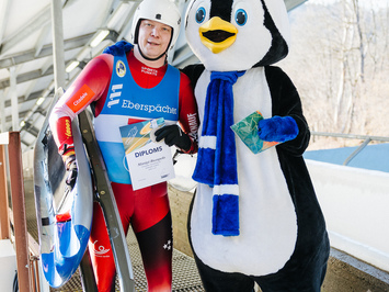 SIGULDĀ NOSKAIDROTI VETERĀNU SACENSĪBU UZVARĒTĀJI KAMANIŅU SPORTĀ