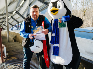 SIGULDĀ NOSKAIDROTI VETERĀNU SACENSĪBU UZVARĒTĀJI KAMANIŅU SPORTĀ