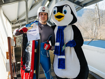 SIGULDĀ NOSKAIDROTI VETERĀNU SACENSĪBU UZVARĒTĀJI KAMANIŅU SPORTĀ