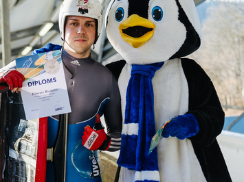 SIGULDĀ NOSKAIDROTI VETERĀNU SACENSĪBU UZVARĒTĀJI KAMANIŅU SPORTĀ