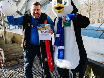 SIGULDĀ NOSKAIDROTI VETERĀNU SACENSĪBU UZVARĒTĀJI KAMANIŅU SPORTĀ