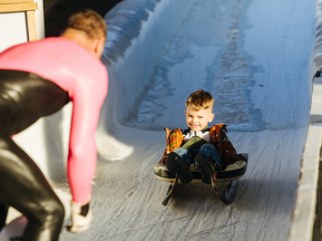 SIGULDĀ NOSKAIDROTI VETERĀNU SACENSĪBU UZVARĒTĀJI KAMANIŅU SPORTĀ