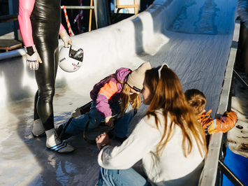 SIGULDĀ NOSKAIDROTI VETERĀNU SACENSĪBU UZVARĒTĀJI KAMANIŅU SPORTĀ