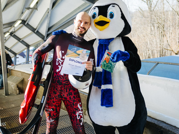 SIGULDĀ NOSKAIDROTI VETERĀNU SACENSĪBU UZVARĒTĀJI KAMANIŅU SPORTĀ