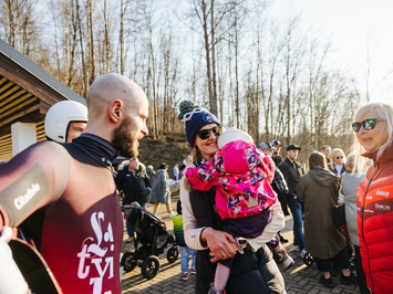 SIGULDĀ NOSKAIDROTI VETERĀNU SACENSĪBU UZVARĒTĀJI KAMANIŅU SPORTĀ