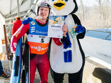 SIGULDĀ NOSKAIDROTI VETERĀNU SACENSĪBU UZVARĒTĀJI KAMANIŅU SPORTĀ