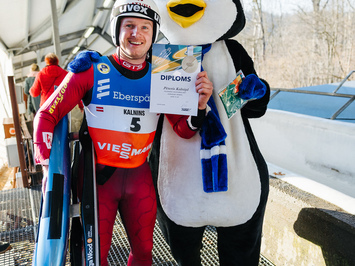 SIGULDĀ NOSKAIDROTI VETERĀNU SACENSĪBU UZVARĒTĀJI KAMANIŅU SPORTĀ