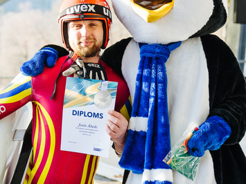 SIGULDĀ NOSKAIDROTI VETERĀNU SACENSĪBU UZVARĒTĀJI KAMANIŅU SPORTĀ