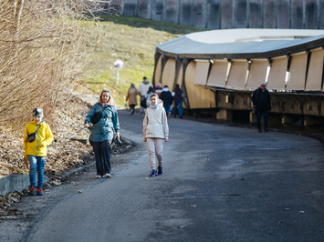 SIGULDĀ NOSKAIDROTI VETERĀNU SACENSĪBU UZVARĒTĀJI KAMANIŅU SPORTĀ